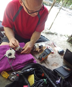 That's a chain with 24xDS18b20 sensors pulling only 0.15 mA sleep current. Woot!